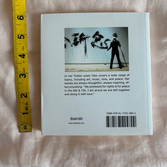 Yoko Ono Live in the Light of Hope Bakhåll paperback 2018 - Picture 2 of 7